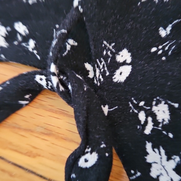 Free Peopke Floral Black Sleeveless Top, Lightweight, Sz M - Picture 5 of 7